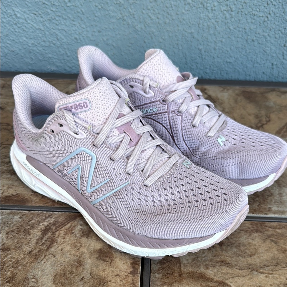 New Balance Women's W860C13 Purple Running Shoes